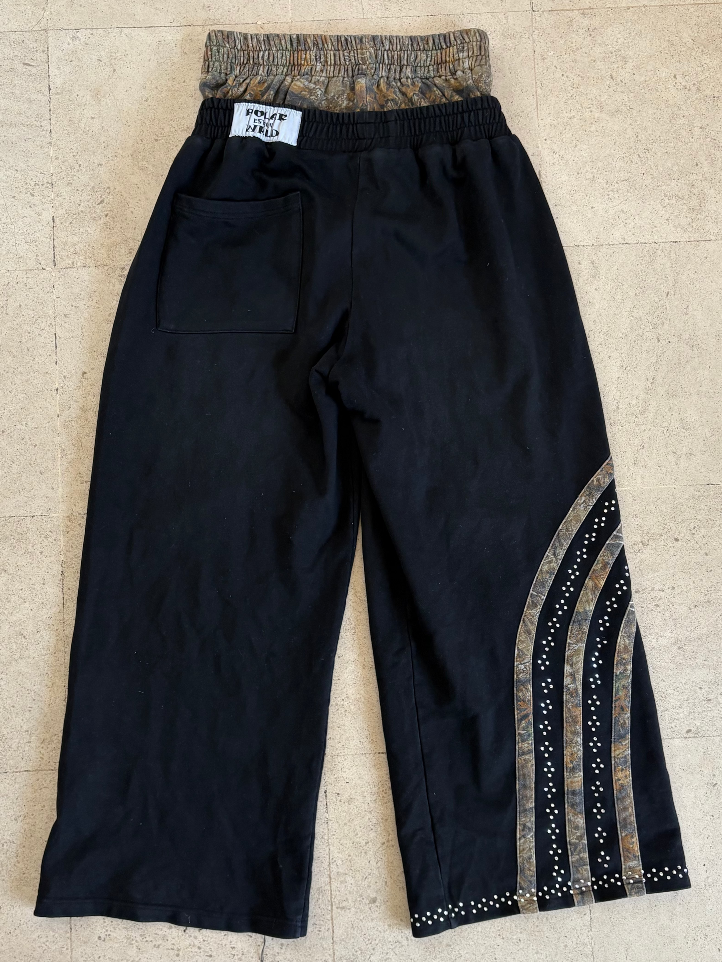 BLACK FLOW sweatpants